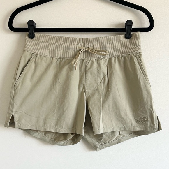 THE NORTH FACE Aphrodite Motion Performance Shorts - Picture 2 of 6